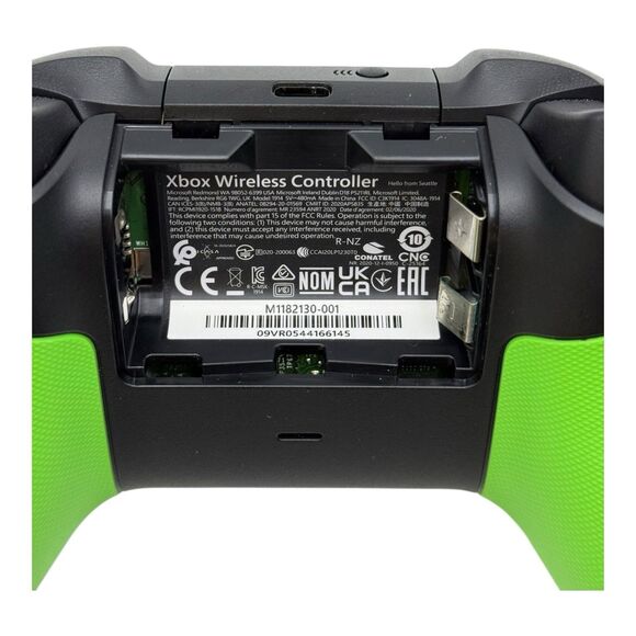 Xbox Wireless Controller 20th Anniversary Special Edition - Picture 7 of 8